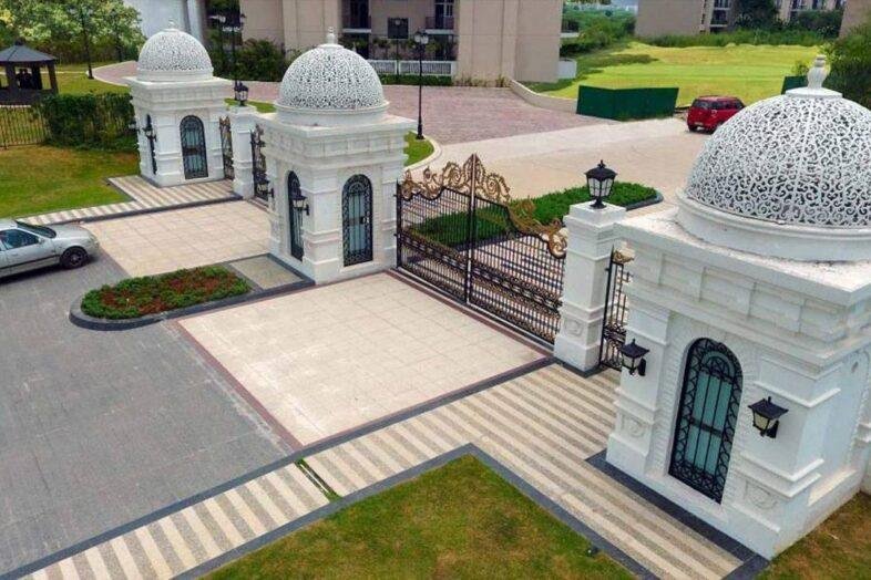 Trusted property dealers in New Chandigarh discussing Omaxe projects